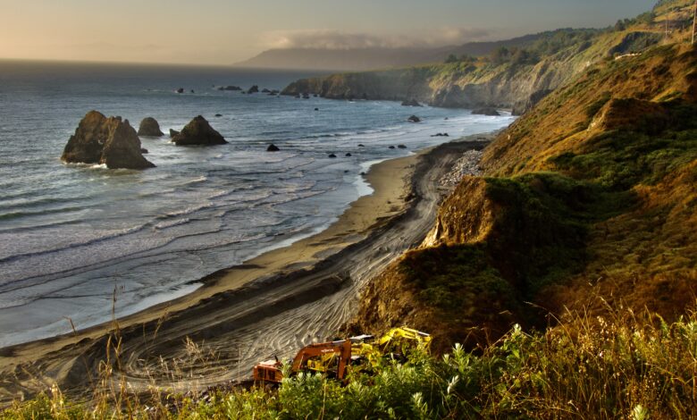 Tsunami surge that starts at 11:50 p.m and lasts overnight much smaller than 2011 waves, which crunched Noyo Harbor Tsunami surge that starts at 11:50 p.m and lasts overnight much smaller than 2011 waves, which crunched Noyo Harbor